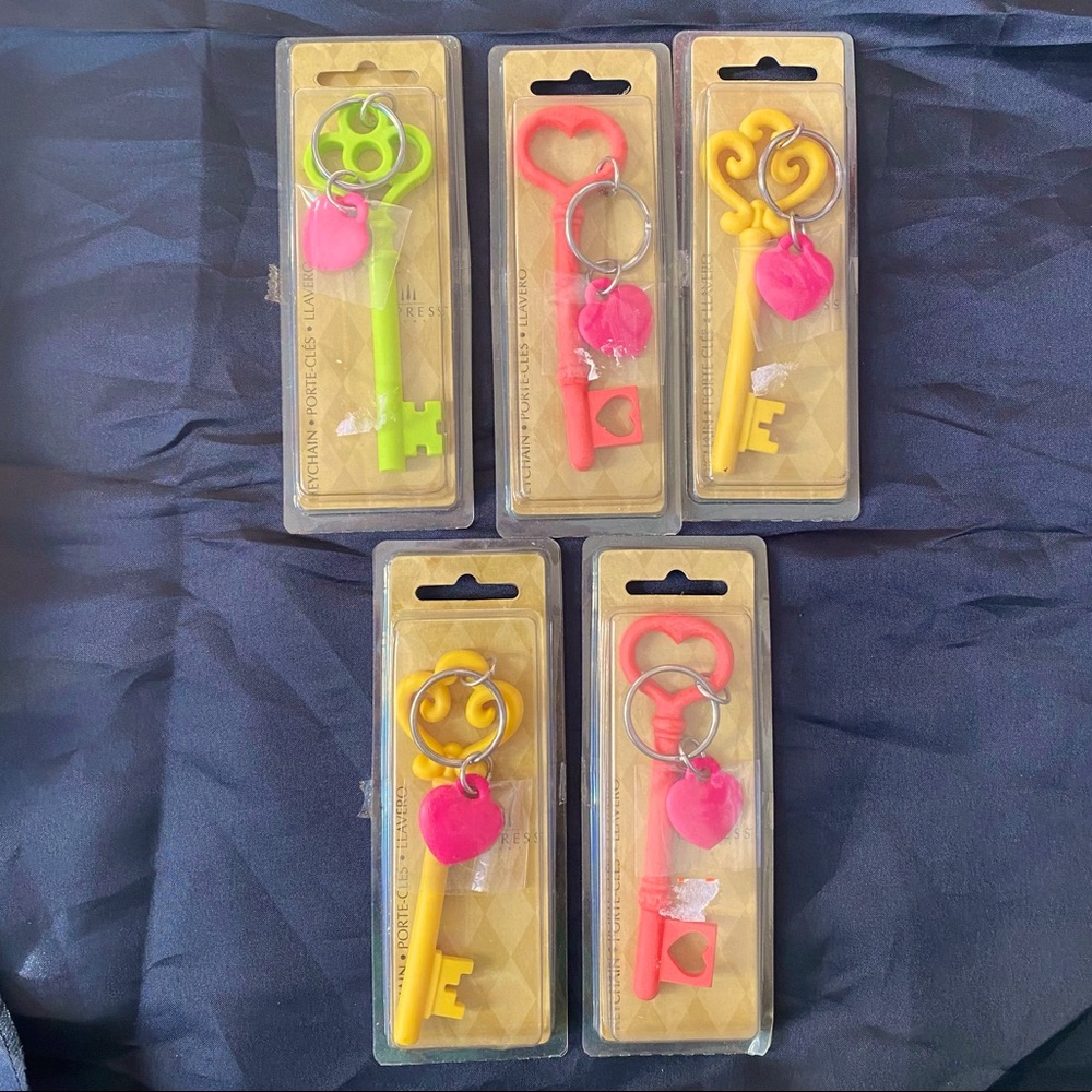 5 Keychains (key & heart)
